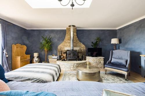 Frome Casa | Chic Family Barn, edge of Frome + country views