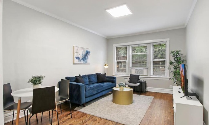 Avondale Apartamento | Chic & Fully Furnished 2BR Apartment - Roscoe 1