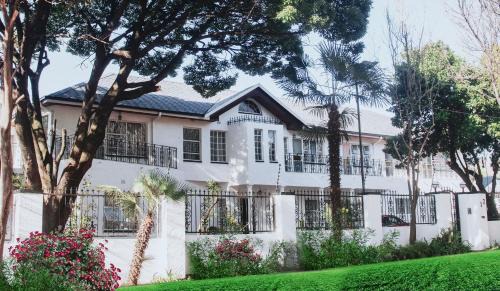 Germiston Casa | Chic Guest House & Solar system free from load shedding