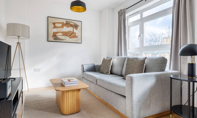 Hackney Central Apartamento | Chic Hackney 2BR in gated development, nr shops & bars, by Blueground