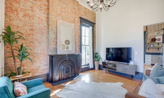 New Albany Apartamento | Chic & Historic Apartment ~ 6 Mi to Louisville!