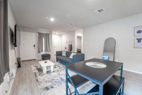 San Antonio Casa | Chic Home near Botanical Garden