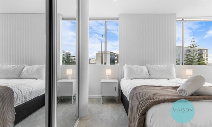 Newcastle Apartamento | Chic Honeysuckle Apartment