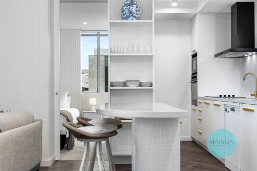 Newcastle Apartamento | Chic Honeysuckle Apartment