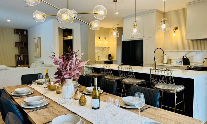 Orford Apartamento | Chic Ibiza, SPA, Golf et Vélo, Foyer, Montagne