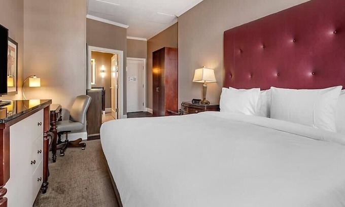 Paradise Apartamento | Chic King Double Hotel Suite in Downtown Nashville