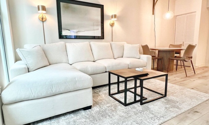 Little Italy Condominio | Chic Little Italy Downtown Condo