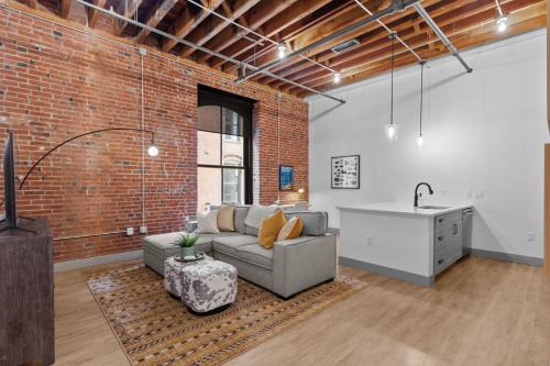 Downtown St. Louis Apartamento | Chic Loft - Perfect for Remote Work & City Exploring