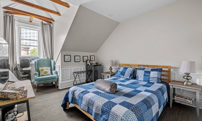 Downtown Halifax Apartamento | Chic Loft suite with WiFi & AC in historic downtown town Halifax near waterfront