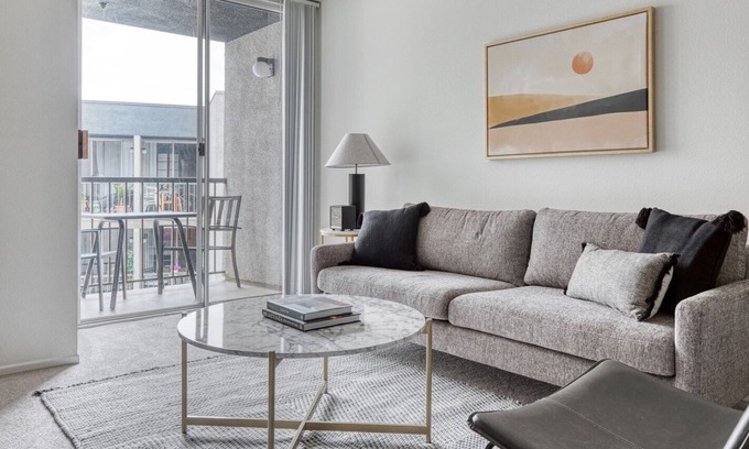 Los Feliz Apartamento | Chic Los Feliz 1BR w/ Gym, Lounge & Pool, near Observatory, by Blueground