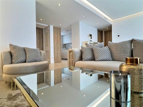 San Roque Apartamento | Chic Mediterranean Living In This Three-Bedroom Penthouse Situated in the San Roque Club Resort