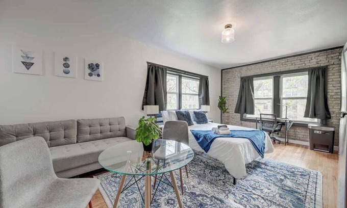 Lower East Side Apartamento | Hip Milwaukee Studio | Walkable to Beach & Dining, Brady St East
