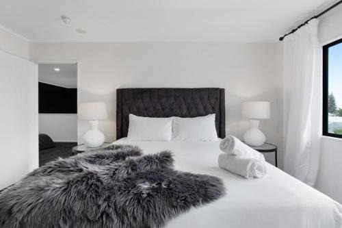 Manukau City Apartamento | Chic Modern 2BR Heart of Manukau