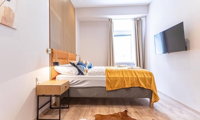 Neulerchenfeld Apartamento | Chic & Modern Room, 6-Minutes to Wiener Stadthalle