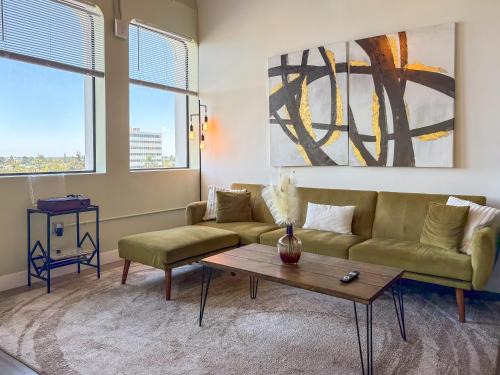 Santa Ana Apartamento | Chic New York Style 10 Minutes to SNA & Disneyland