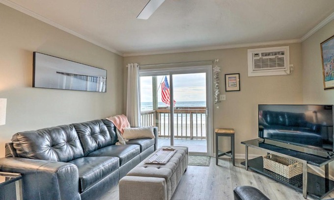 Sneads Ferry Apartamento | Chic Oceanfront North Topsail Beach Condo with Deck