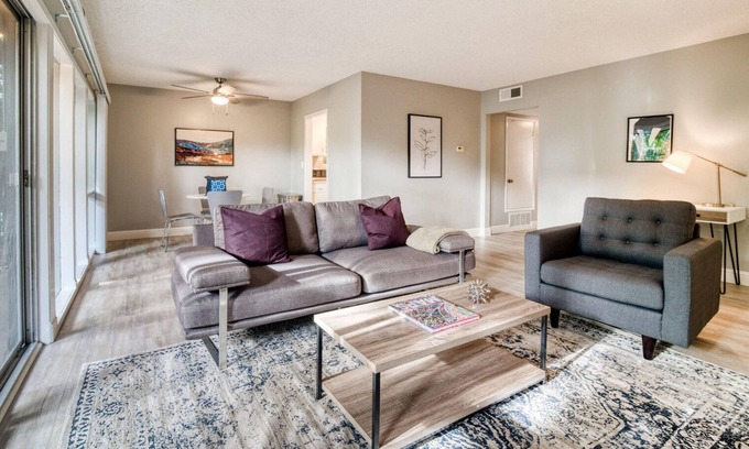 University South Apartamento | Chic Palo Alto 2BR w/ Balcony, nr Shopping & Dining, by Blueground