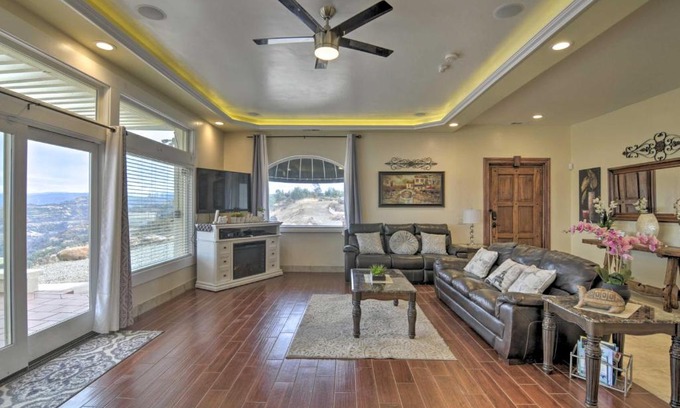 Chico Casa | Chic Paradise Home with Terrace 13 Mi to Wineries!
