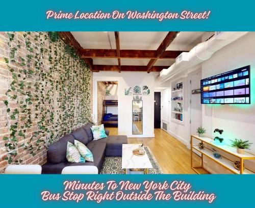 Hoboken Apartamento | Chic Penthouse 15 Minutes From NYC - bus stop at doorstep