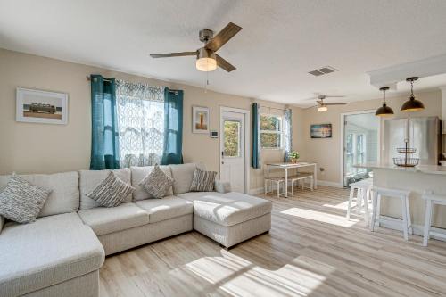 Gulf Cove Casa | Chic Port Charlotte Home about 9 Mi to Englewood Beach