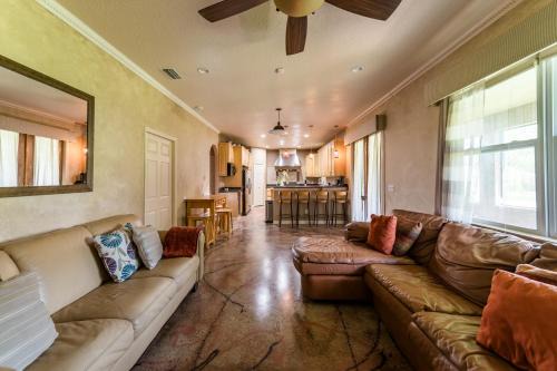 Interchange Square Casa | Chic Renovated Oasis- Disney & Universal Nearby home