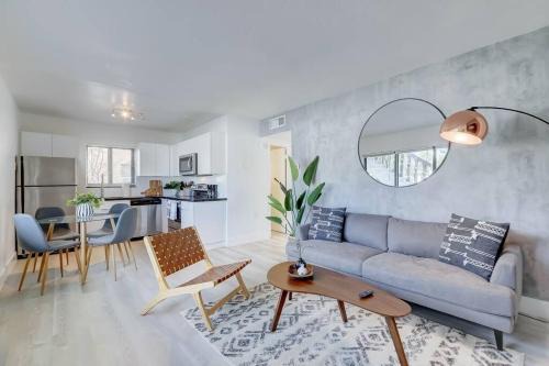 Imperial Point Apartamento | Chic Retreat: 2BR Apartment!