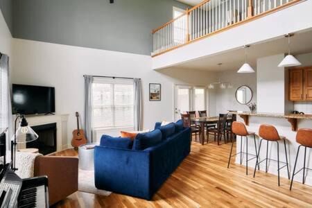 Hillsboro West End Casa | Chic Retreat Steps From Vanderbilt University