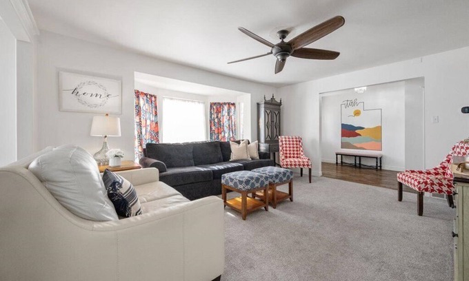Orem Casa | Chic Retreat: Your Dream Getaway Awaits - Pets Too