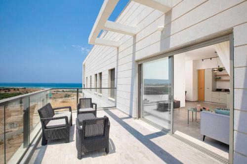 Nahariya Apartamento | Chic Sea View Balcony Escape by Sea N' Rent