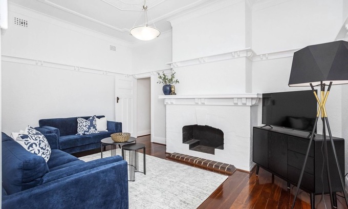 West Perth Casa | Chic Semi-Detached 2-Bed Home with Outdoor Dining