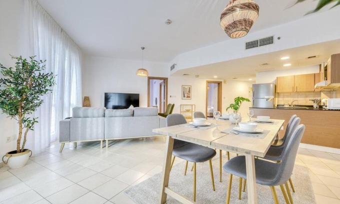Dubai Production City Apartamento | Chic Spacious 2BR in Dubai Production City