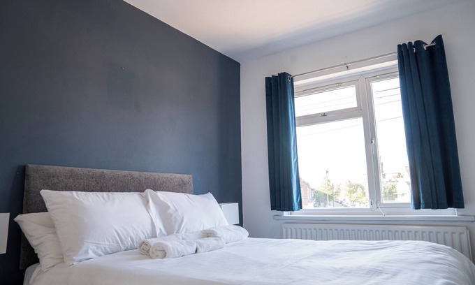 Wyken Casa | Chic & Spacious 4-Bedroom Apartment – Berry Mansions