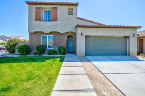 Terra Lago Casa | Chic, Spacious 5BD Desert Oasis