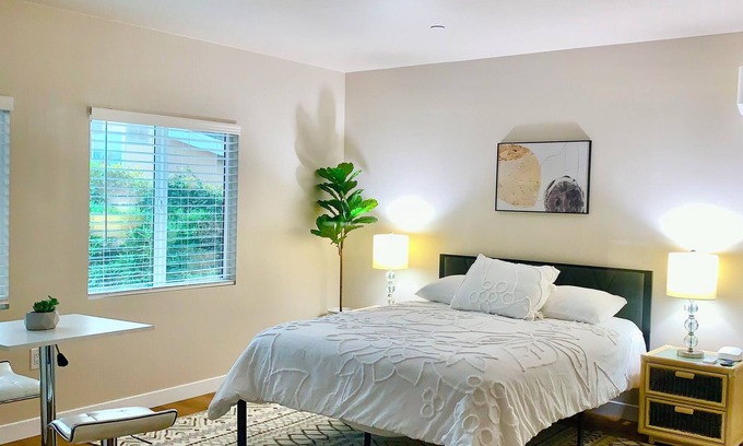 Ventura Apartamento | Chic Spanish-Style Guest Suite. Ventura, CA with AC, WiFi