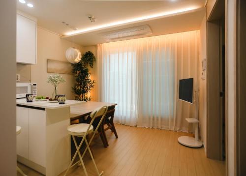 Hapjeong-dong Apartamento | Chic Stay 합정역 10분이내 신축 # 엘리베이터 # 최대 8인