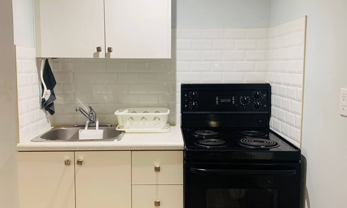 Wexford - Maryvale Apartamento | Chic Studio Steps from Subway and Main St Shops