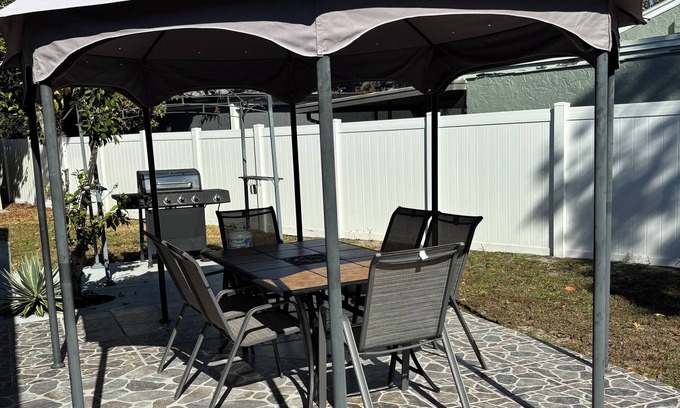 Land O' Lakes Apartamento | Chic studio with AC and WiFi in fabulous Land O' Lakes