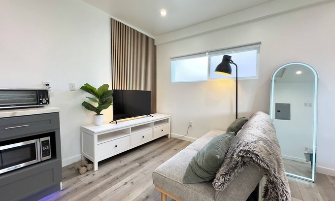 North Hollywood Apartamento | Chic studio with AC and WiFi in fabulous Los Angeles
