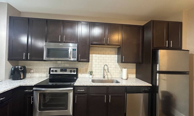 SouthPark Apartamento | Chic studio with fitness room and WiFi in fabulous Charlotte