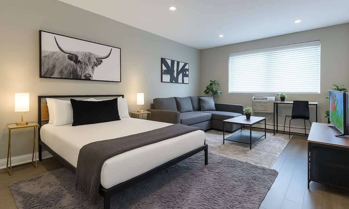 Lake View East Apartamento | Chic & Stylish Studio w/ Modern Kitchen
