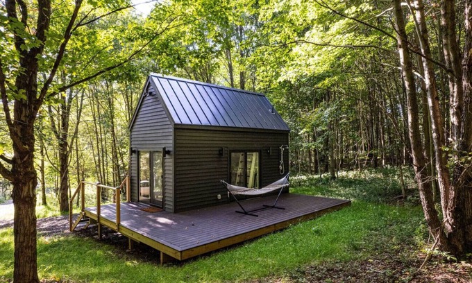 Bloomville Casa | Chic Tiny House Hideaway | Peaceful Country Retreat