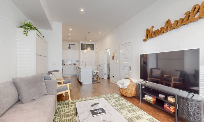 Madison Casa | Chic Townhome w/ Rooftop. Your Nashville Haven! Near All Music City has to Offer