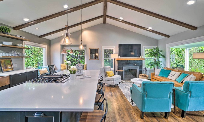 Lincoln Cabaña | Chic Vancouver Cottage: 1 Mile to Main Street