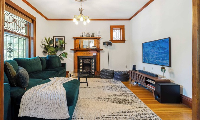Congress Park Casa | Chic Victorian Manor | Sleeps 12 | Congress Park