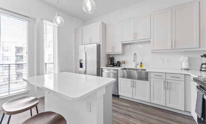 Highland Apartamento | Chic West Downtown Studio w Washer Dryer