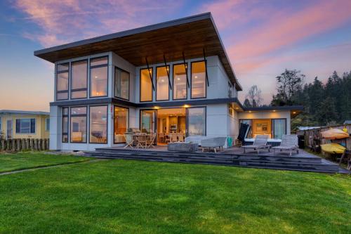Coupeville Casa | Chic Whidbey Island Waterfront Home w Hot Tub Firepits Views