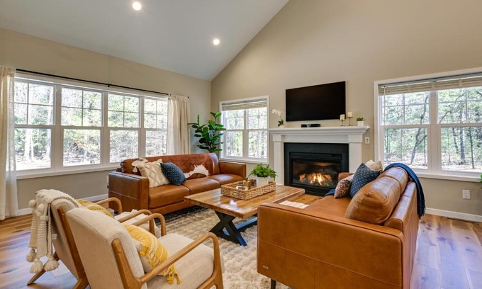 Wisconsin Dells Casa | Chic Wisconsin Retreat with Deck, Grill and Fire Pit!