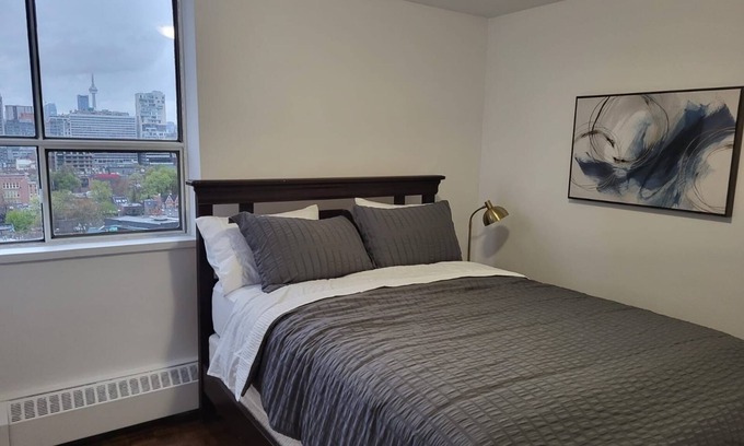 Summerhill Apartamento | Chic Yorkville Retreat: Stylish Comfort in the Heart of Toronto