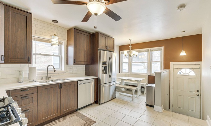 West Pullman Casa | Chicago Vacation Rental, 19 Mi to Downtown Area!