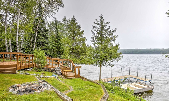 Stambaugh Casa | Chicagon Lakefront Cabin: Private Sauna & Dock with Rowboat - Near Ski Brule